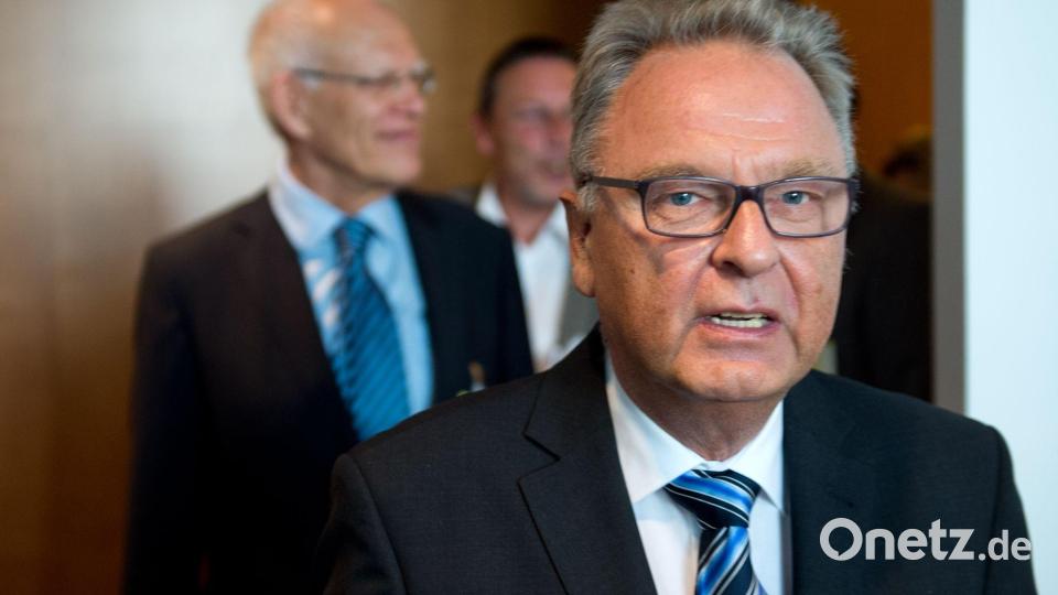 Der frühere Verfassungsgerichtspräsident Hans-Jürgen Papier hatte zuletzt den Vorsitz der Beratenden Kommission NS-Raubgut inne. (Archivbild) Bild: Bernd von Jutrczenka/dpa
