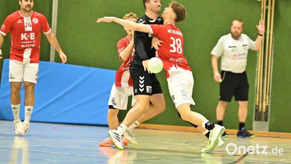 Szenen aus dem Handball-Derby zwischen dem HC Sulzbach und der HG Amberg. Bild: Hubert Ziegler