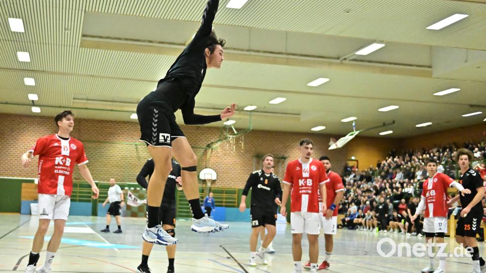 Szenen aus dem Handball-Derby zwischen dem HC Sulzbach und der HG Amberg. Bild: Hubert Ziegler