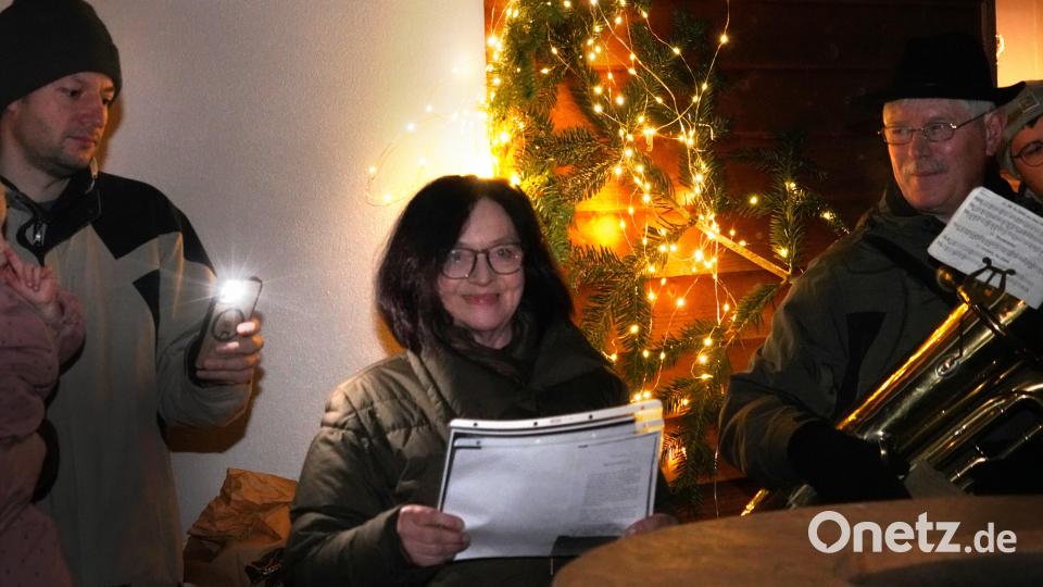 Dorfsprecherin Petra Schwab begrüßte alle Dorfbewohner und Gäste. Bild: fvo