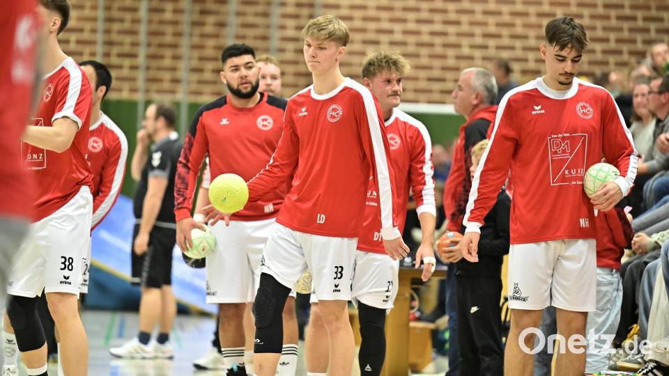 Szenen aus dem Handball-Derby zwischen dem HC Sulzbach und der HG Amberg. Bild: Hubert Ziegler