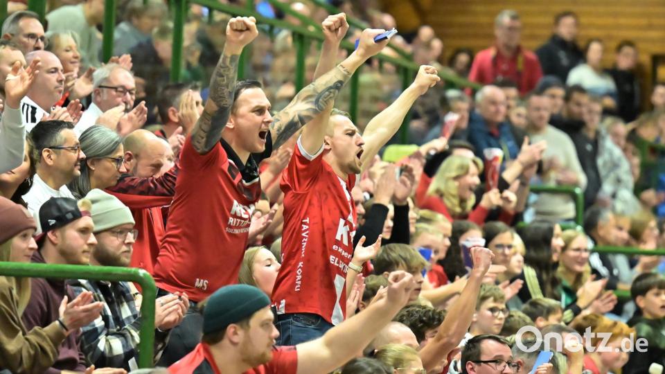 Szenen aus dem Handball-Derby zwischen dem HC Sulzbach und der HG Amberg. Bild: Hubert Ziegler