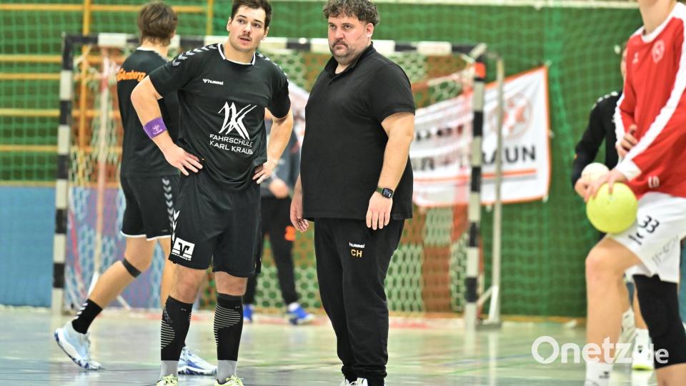 Szenen aus dem Handball-Derby zwischen dem HC Sulzbach und der HG Amberg. Bild: Hubert Ziegler