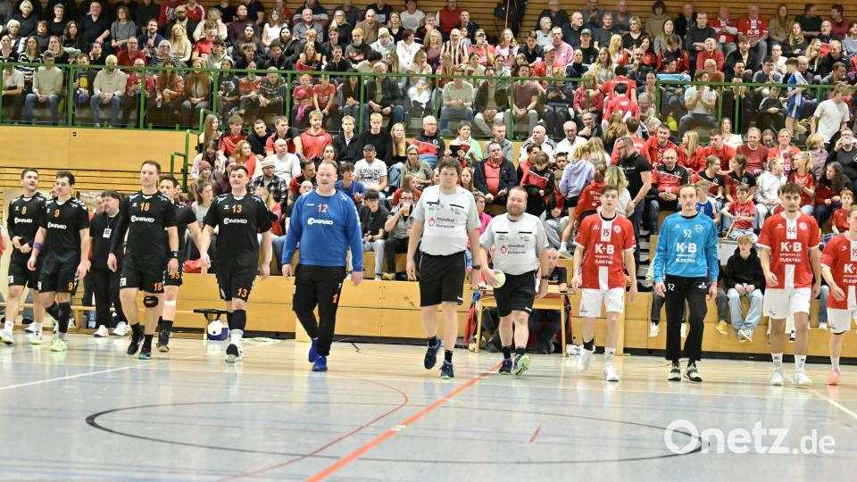 Szenen aus dem Handball-Derby zwischen dem HC Sulzbach und der HG Amberg. Bild: Hubert Ziegler