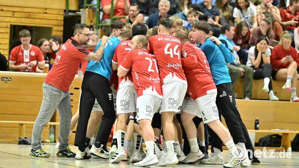 Szenen aus dem Handball-Derby zwischen dem HC Sulzbach und der HG Amberg. Bild: Hubert Ziegler