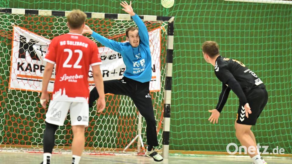 Szenen aus dem Handball-Derby zwischen dem HC Sulzbach und der HG Amberg. Bild: Hubert Ziegler