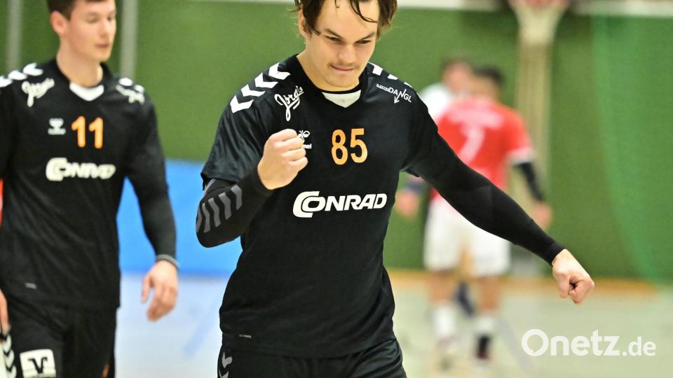 Szenen aus dem Handball-Derby zwischen dem HC Sulzbach und der HG Amberg. Bild: Hubert Ziegler