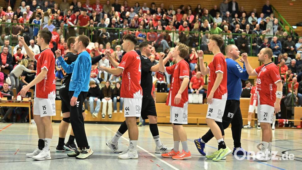 Szenen aus dem Handball-Derby zwischen dem HC Sulzbach und der HG Amberg. Bild: Hubert Ziegler