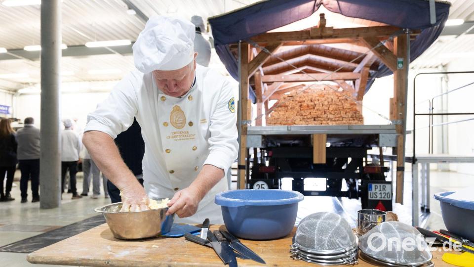Reichlich Butter, Zucker und Puderzucker kamen dazu. Bild: Sebastian Kahnert/dpa