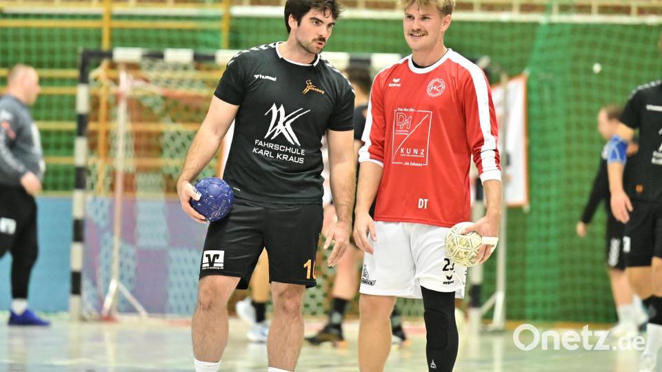 Szenen aus dem Handball-Derby zwischen dem HC Sulzbach und der HG Amberg. Bild: Hubert Ziegler
