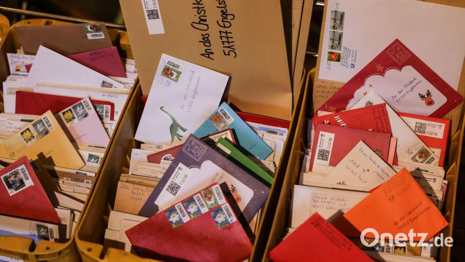 Die Wunschzettel kommen aus der ganzen Welt. (Archivbild) Bild: Oliver Berg/dpa