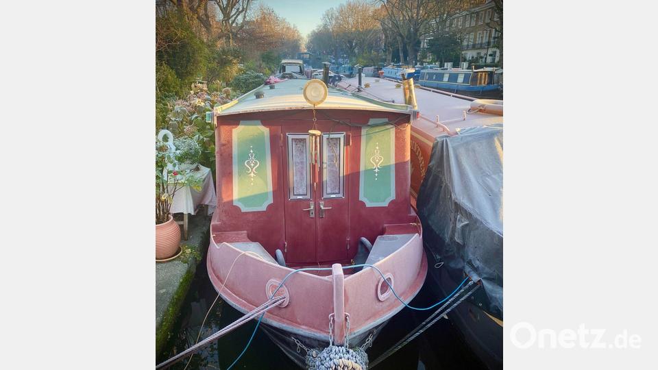 Das Boot ist ihr Zuhause, Arbeitszimmer, Rückzugsort und Fundament ihres Lebens in Großbritannien. (Handout) Bild: Annette Dittert/dpa