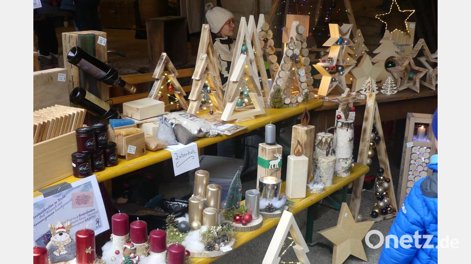 Es gab eine reiche Auswahl an weihnachtlichen Deko-Artikeln. Bild: rn