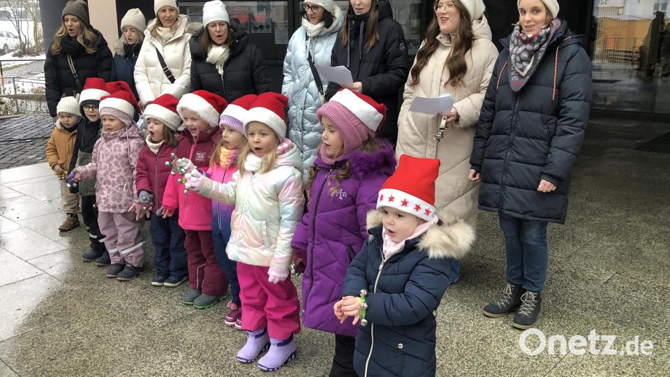 Mit dabei war auch der Chor des Kinderhauses "Sankt Elisabeth" in Wiesau. Bild: wro