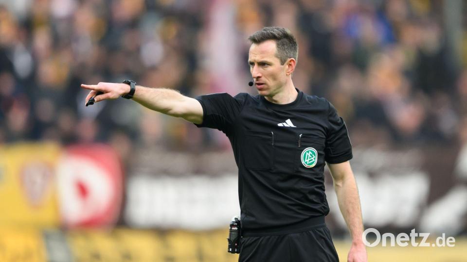 Schiedsrichter Benen reagierte schnell. Bild: Robert Michael/dpa