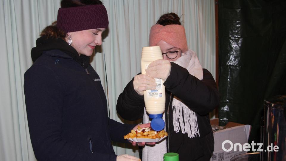 Zweifellos einer der Renner waren die beliebten Pommes mit Ketchup, Majo oder pur. Bild: wro