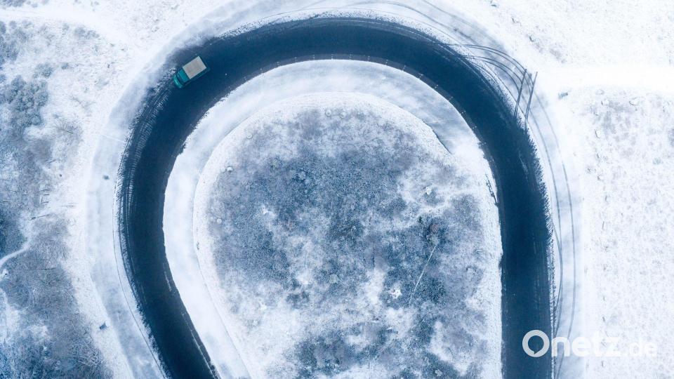 Scharfe Schnee-Kurve Bild: Christoph Reichwein/dpa