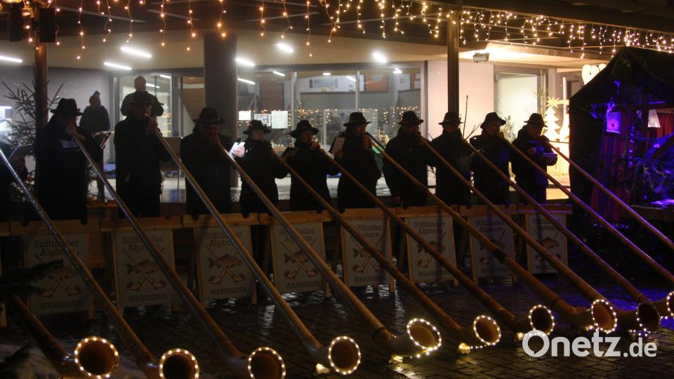 Für einen stimmungsvollen Einstieg in den Abend sorgte das Ensemble des "Stiftländer Alphornwahnsinns." Bild: wro