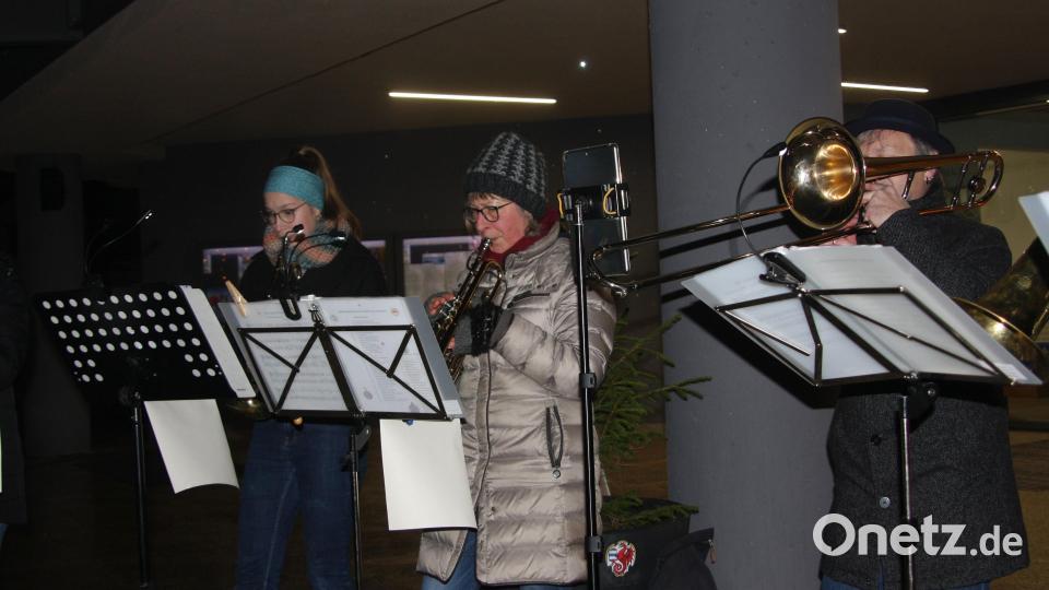 Advents- und Weihnachtslieder steuerte der Mitterteicher Posaunenchor bei. Bild: wro