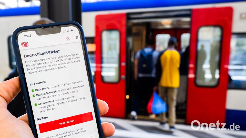 Das Deutschlandticket kostet künftig mehr. (Symbolbild) Bild: Julian Stratenschulte/dpa
