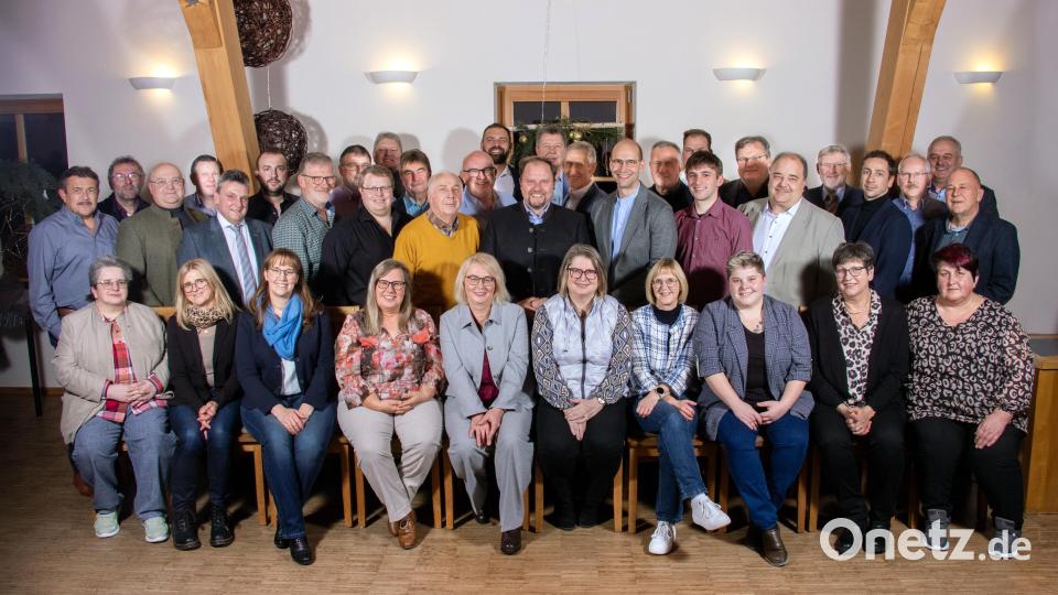 Für den Kreistag in Tirschenreuth bewerben sich 50 Frauen und Männer. Bild: Christina Schmidt/Wittmann Druck und Werbung Waldsassen