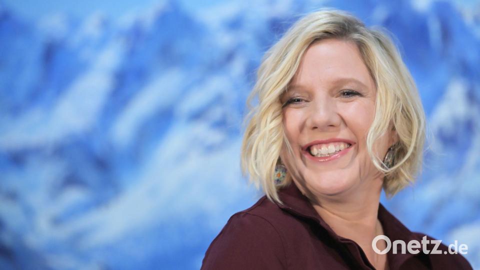 Sängerin Claudia Koreck sammelt das ganze Jahr lang die Geschenke für Weihnachten in einer Schublade. Bild: Malin Wunderlich/dpa