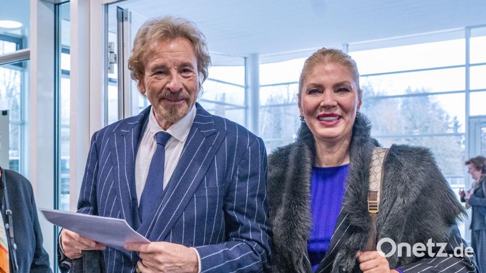 Zusammen mit Ehefrau Karina sprachen sie in einem Interview über die schwere Krankheit. (Archivbild) Bild: Armin Weigel/dpa