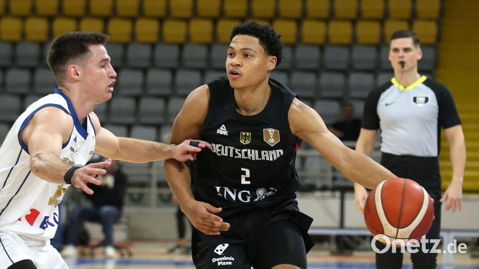 Jack Kayil versuchte Linie ins deutsche Spiel zu bringen. Bild: Matthias Stickel/dpa