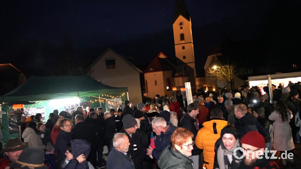 Der Waldthurner Adventsmarkt war auch in diesem Jahr gut besucht. Bild: fvo