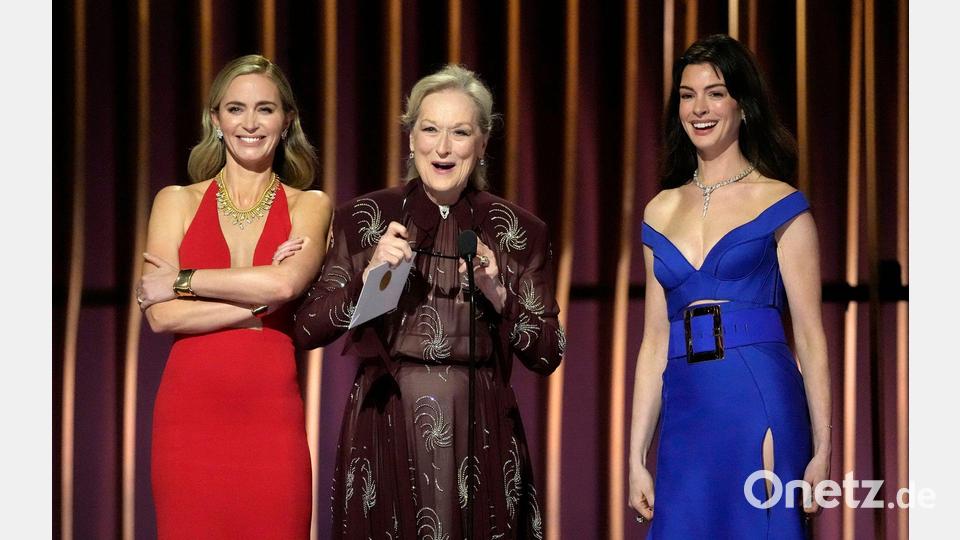 2026 kommt der zweite Teil von „Der Teufel trägt Prada“ mit Emily Blunt (l-r), Meryl Streep und Anne Hathaway in die Kinos. (Archivbild) Bild: Chris Pizzello/Invision via AP/dpa