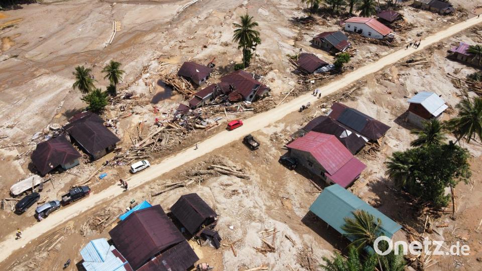 Viele Dörfer sind in den Schlammassen versunken. Bild: Binsar Bakkara/AP/dpa