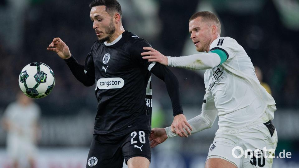 Immer auf der Hut: Gladbachs Kapitän Elvedi. Bild: Rolf Vennenbernd/dpa