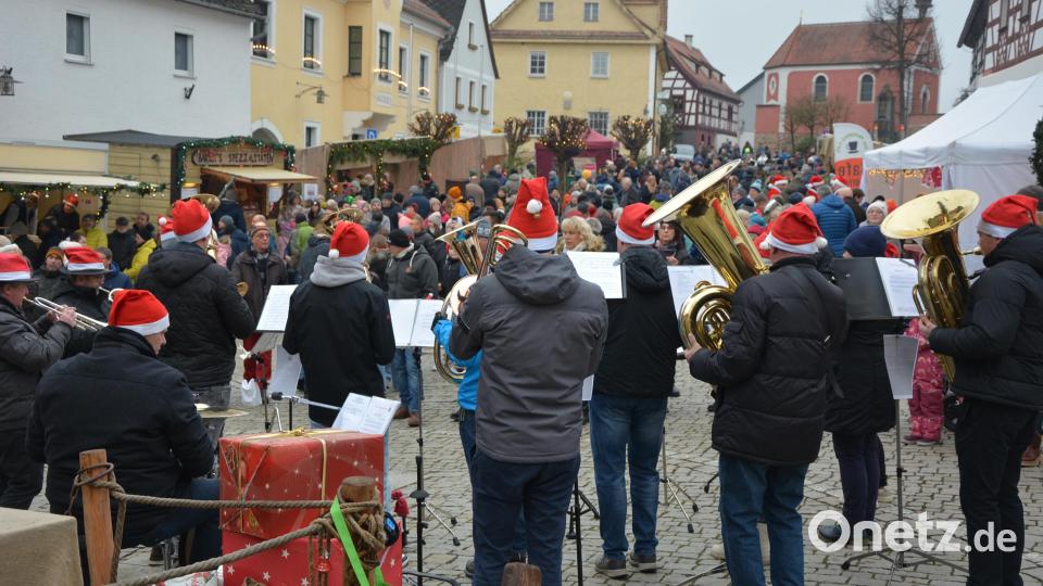Ins Musikprogramm beim Weihnachtsmarkt in Bad Neualbenreuth bringt sich wie im Vorjahr auch die Ernestgrüner Blaskapelle ein. Sie spielt am Sonntag, 7. Dezember, ab 15 Uhr am Marktplatz. Archivbild: jr