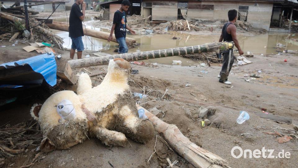 Erst langsam wird das ganze Ausmaß des Desasters klar. Bild: Binsar Bakkara/AP/dpa