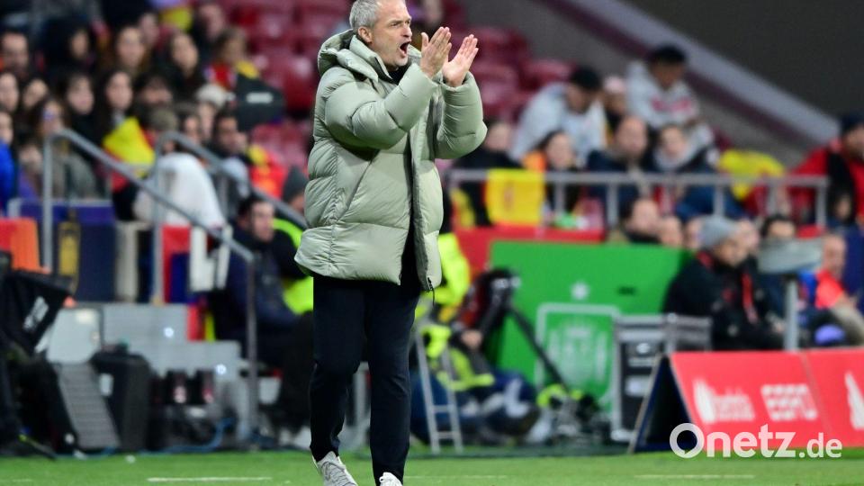 Feuert seine Spielerinnen an: Bundestrainer Christian Wück. Bild: Sebastian Christoph Gollnow/dpa