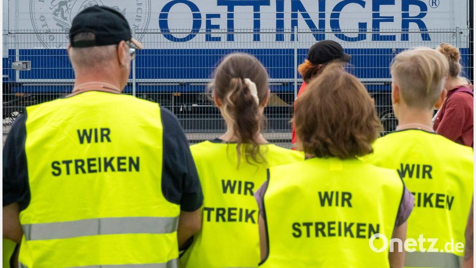 Bereits im Sommer war es bei Oettinger zu einem Warnstreik gekommen. (Archivbild) Bild: Peter Kneffel/dpa