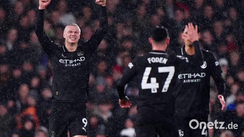 Erling Haaland leitete mit seinem Jubiläumstor den Auswärtssieg von Manchester City beim FC Fulham ein. Bild: Bradley Collyer/PA Wire/dpa