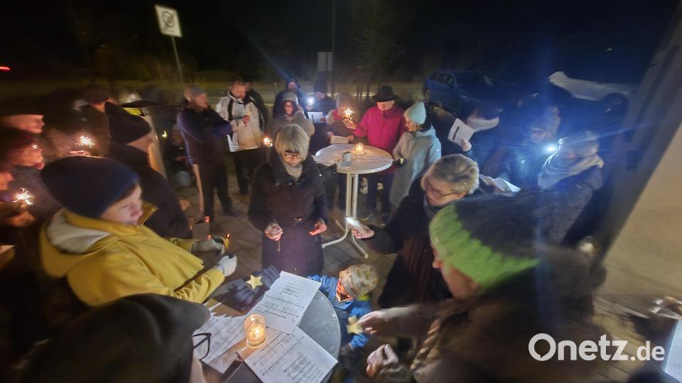 Gemeinsam wurde gesungen, gebetet und innegehalten im Blick auf das große Wunder von Weihnachten. Bild: whü