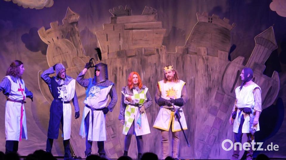 König Artus und die Ritter der Tafelrunde suchen den Heiligen Gral. Bild: Florian Wein/OVIGO Theater