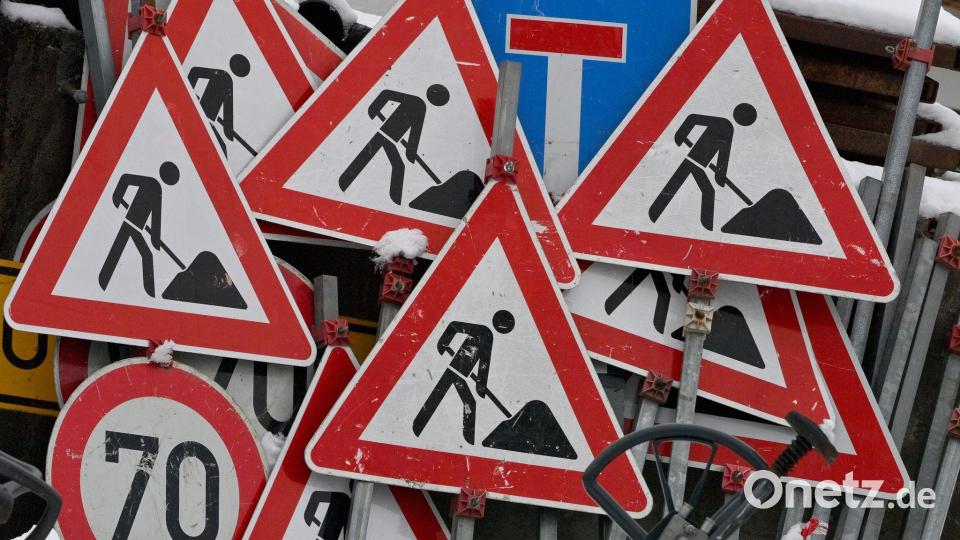 In Bayern haben sechs Bauprojekte an Bundesstraßen und Autobahnen die Freigabe bekommen. (Symbolbild) Bild: Peter Kneffel/dpa