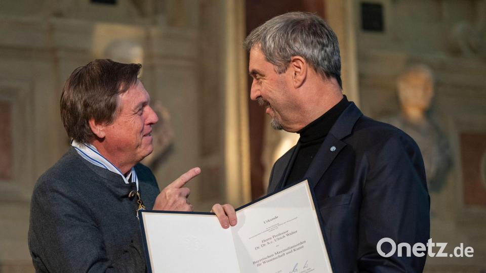 Auch der ehemalige Astronaut Ulrich Walter wurde mit dem Orden ausgezeichnet. Bild: Peter Kneffel/dpa