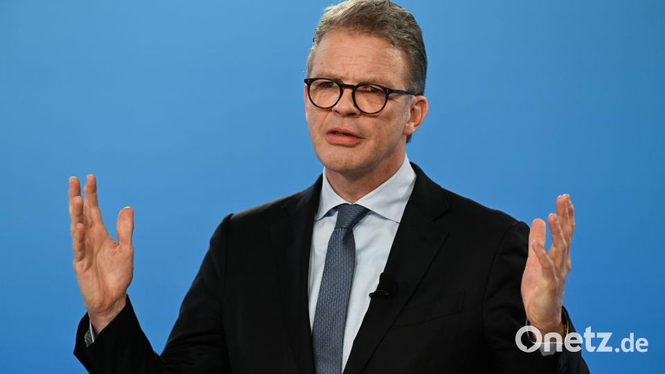 Deutsche-Bank-Chef Sewing setzt auf mehr privates Kapital für den Ausbau der Infrastruktur (Archivbild) Bild: Arne Dedert/dpa