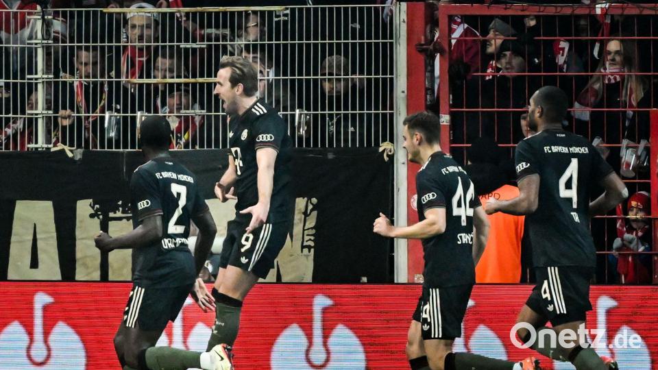 Auch Kane (M.) traf nach einem ruhenden Ball. Bild: Soeren Stache/dpa