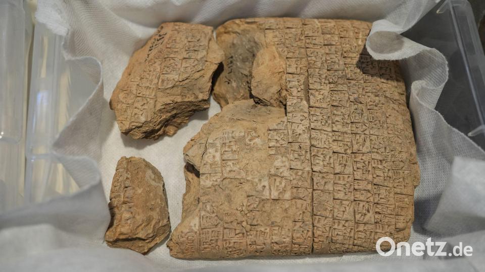 Viele der Stücke gehörten zu alten Zivilisationen, die einst auf syrischem Boden florierten. Die Artefakte stammen teils aus dem Jahr 3.200 v. Chr. Bild: Moawia Atrash/dpa