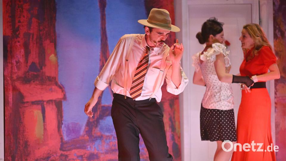 Ein Charakter für sich: Sascha Hödl glänzt als ich-besessener Präsident. Bild: Tobias Schwarzmeier