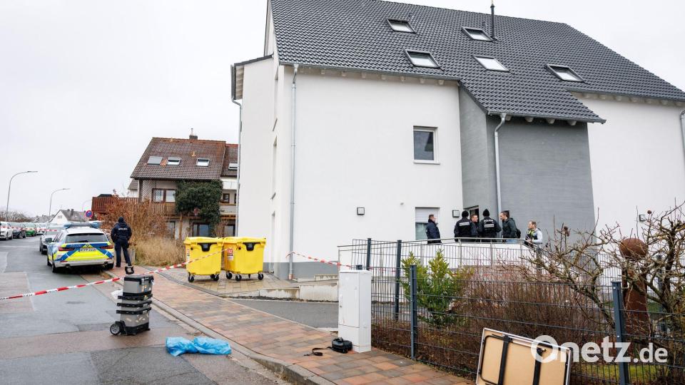Der Mann konnte die stark blutende Wunde am Hals mit der Hand zudrücken. Die Wunde am Oberkörper presste er gegen einen Stromverteilerkasten. (Archivbild) Bild: Daniel Karmann/dpa