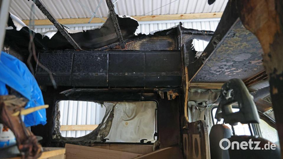 Mundlos und Böhnhardt wurden am 4. November 2011 tot in einem ausgebrannten Wohnmobil in Eisenach gefunden. Bei der Beschaffung des Wohnmobils soll Susann E. geholfen haben. (Archivbild) Bild: Oliver Berg/dpa