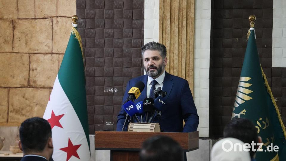 Der syrische Kulturminister Mohammed Yassin Saleh spricht auf einer Pressekonferenz im Museum. Bild: Moawia Atrash/dpa