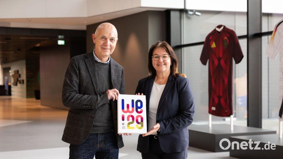 Die DFB-Spitzenfunktionäre Bernd Neuendorf und Heike Ullrich dürfen sich über den Zuschlag für die EM 2029 freuen. (Archivbild) Bild: Yuliia Perekopaiko/DFB/dpa