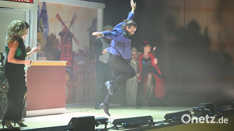 Auch tänzerisch hat &quot;Ganz Paris träumt von der Liebe&quot; viel zu bieten. Bild: Tobias Schwarzmeier